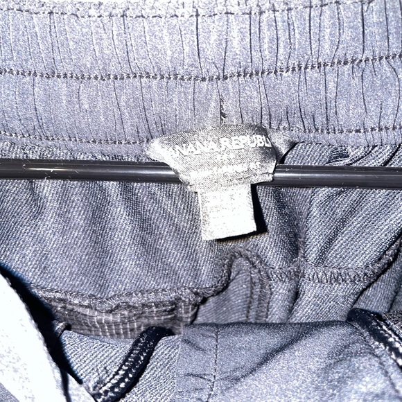 Banana Republic men’s slim fit, 32 x 32 black pants with elastic in waist - Picture 3 of 6